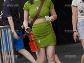 绿色套装小姐姐照片,时尚小姐姐演绎绿色套装魅力